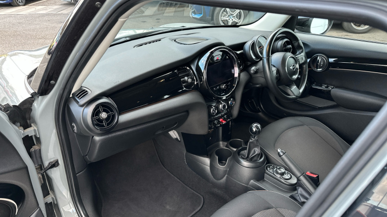 MINI Hatchback 1.5 Cooper Classic 5dr Petrol Hatchback